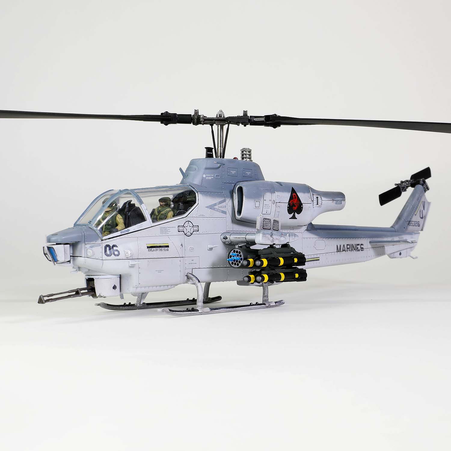 メタルプラウド完成品シリーズ：55708 アメリカ海兵隊 AH-1W 