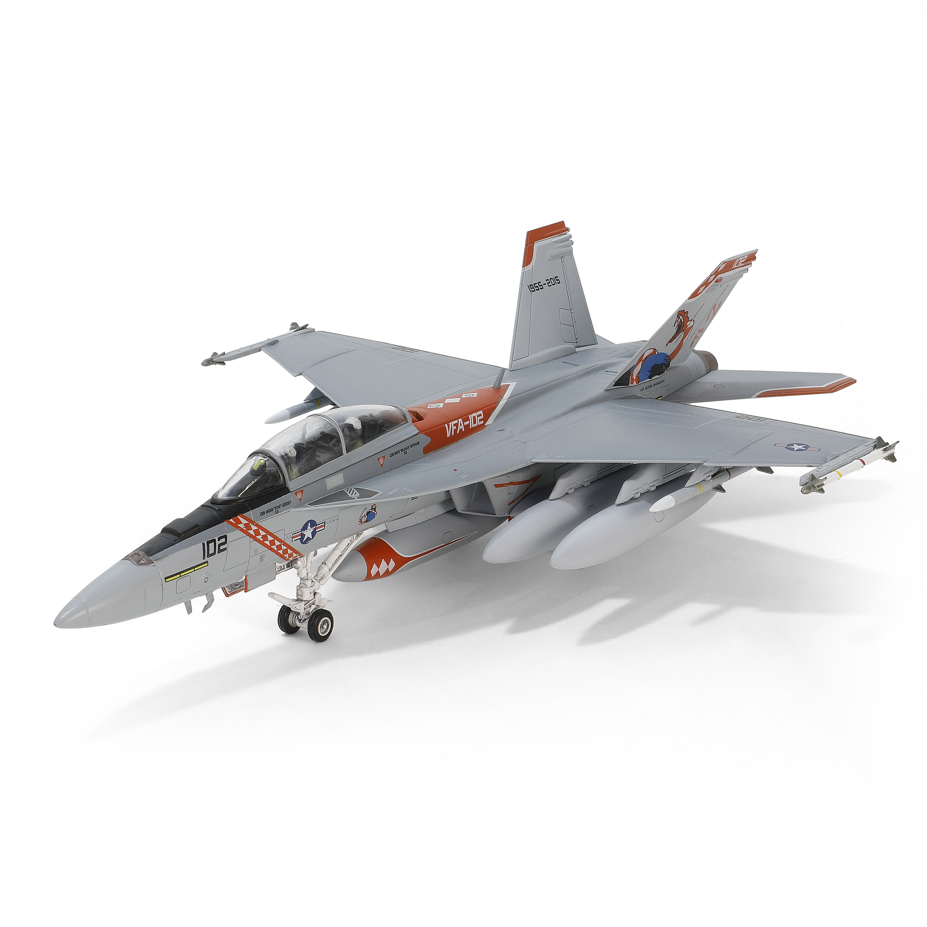 メタルプラウド完成品シリーズ：55738 1/72 F/A-18F アメリカ海軍スーパーホーネット VFA-103 ジョリーロジャース  創設75周年記念塗装 空母エイブラハム・リンカーン2018年